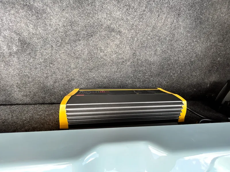 Slide: The Image of ProSport H2O charger in MasterCraft XT23 boat, year 2026. - 40