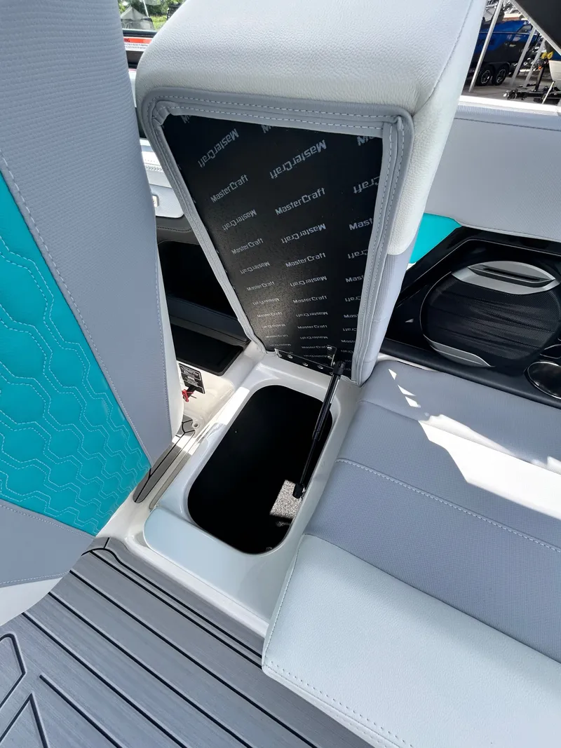 Slide: The Image of MasterCraft XT22 2026 - 50