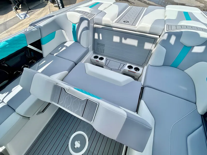 Slide: The Image of MasterCraft XT22 2026 - 54