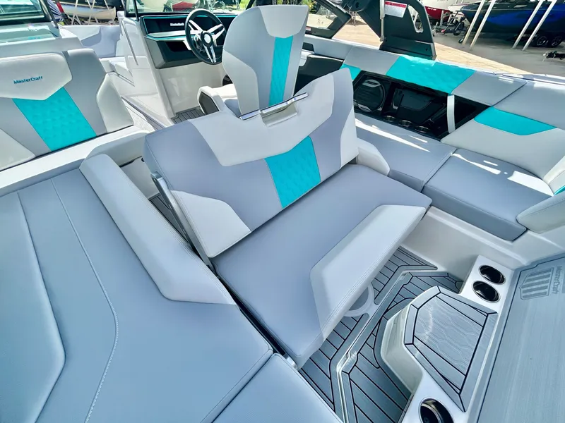 Slide: The Image of MasterCraft XT22 2026 - 55