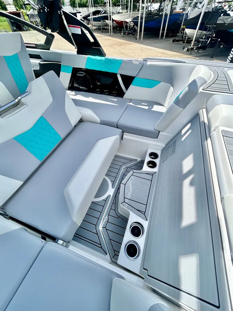 Slide: The Image of MasterCraft XT22 2026 - 56