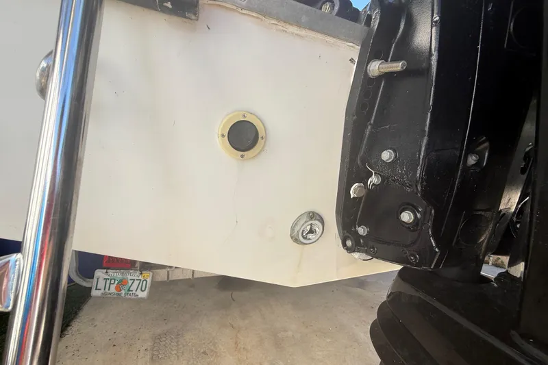 Slide: The Image of 1996 Grady-White Sailfish 272 boat transom with Florida license plate visible. - 121