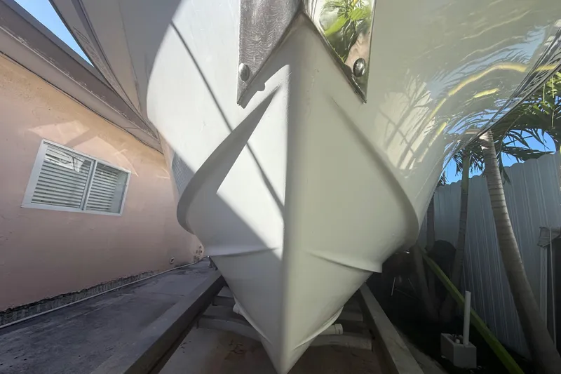 Slide: The Image of 1996 Grady-White Sailfish 272 boat hull in a narrow outdoor space. - 13