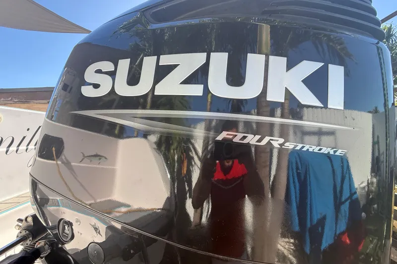 Slide: The Image of Suzuki Four Stroke engine on a 1996 Grady-White Sailfish 272 boat. - 23
