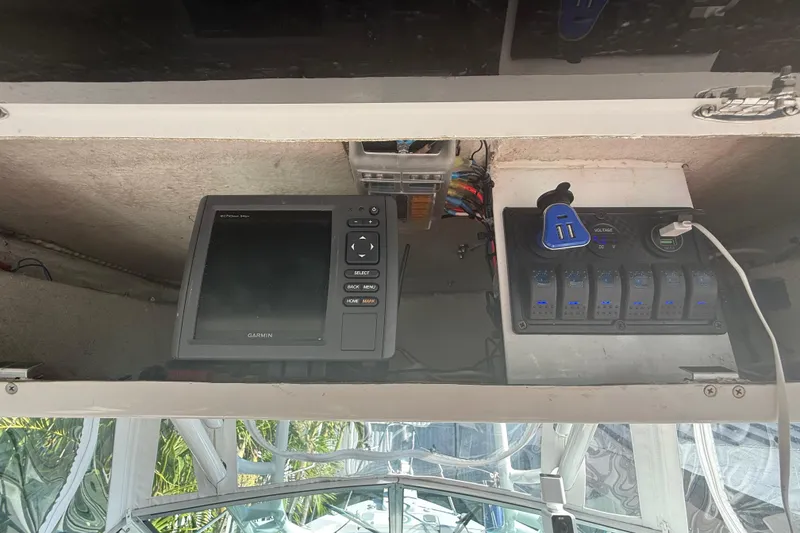 Slide: The Image of 1996 Grady-White Sailfish 272 dashboard with Garmin GPS and control panel. - 52