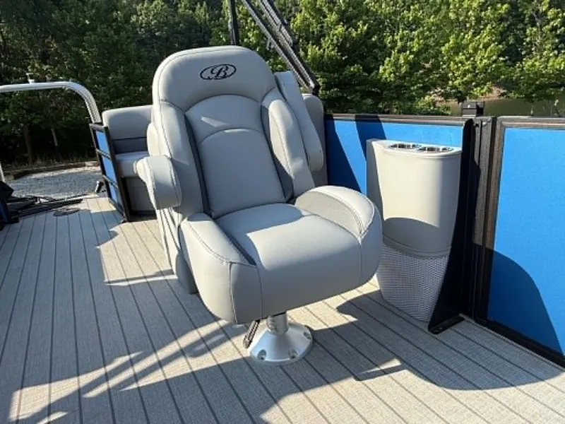 Slide: The Image of Luxurious seating on Bentley Pontoons Legacy 223 Navigator 2026. - 11
