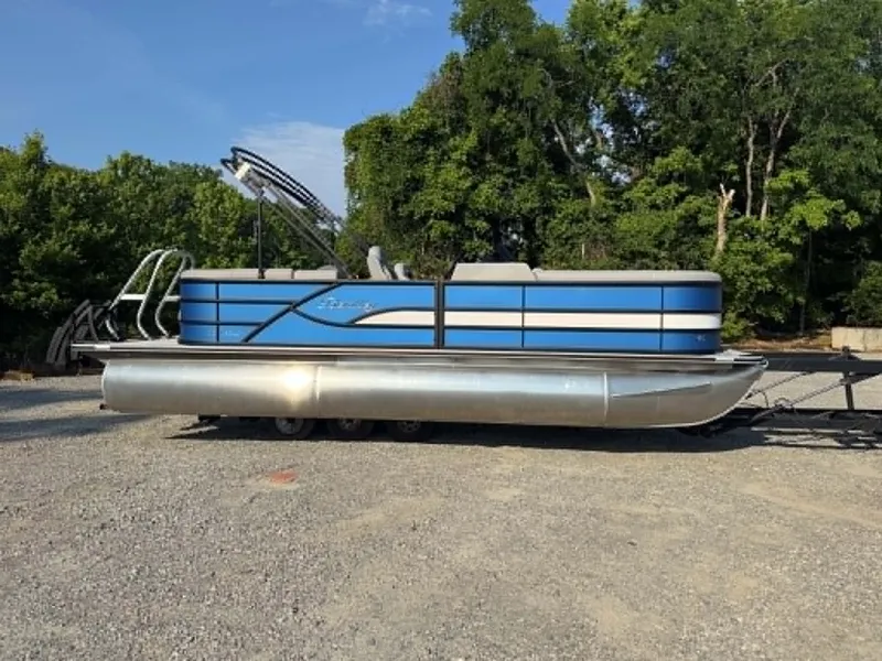 Slide: The Image of 2026 Bentley Pontoons Legacy 223 Navigator on gravel lot. - 24