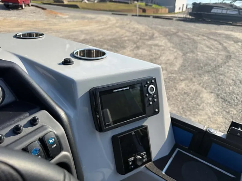 Slide: The Image of Dashboard of Bentley Pontoons Legacy 223 Navigator 2026. - 27