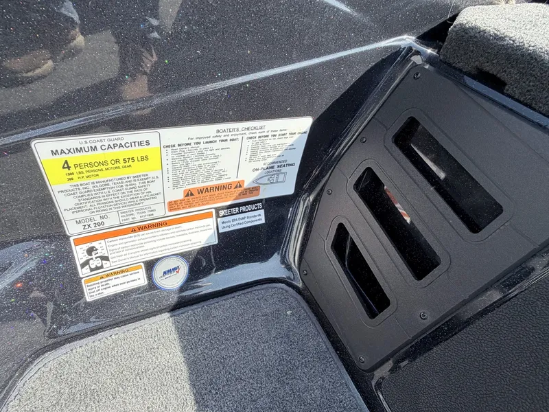 Slide: The Image of Skeeter ZX200 2022 boat label showing capacity and warning information. - 10