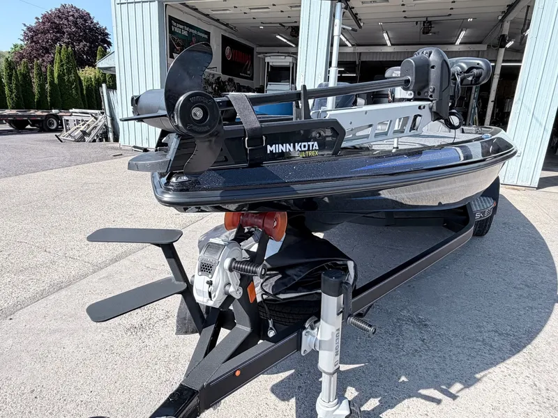 Slide: The Image of 2022 Skeeter ZX200 boat with Minn Kota Ultrex motor. - 17