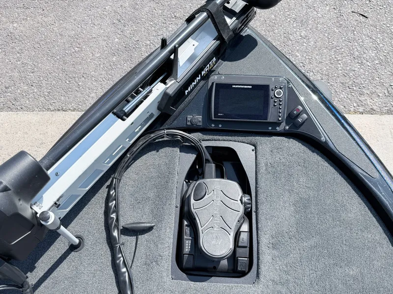 Slide: The Image of Skeeter ZX200 2022 boat console with Minn Kota trolling motor and Humminbird fish finder. - 23