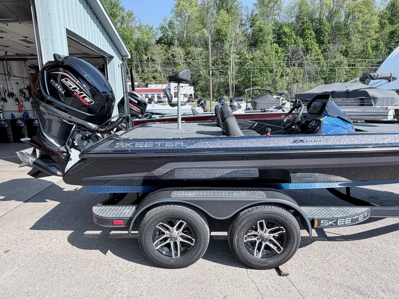 Slide: The Image of 2022 Skeeter ZX200 boat with trailer, exterior view. - 28