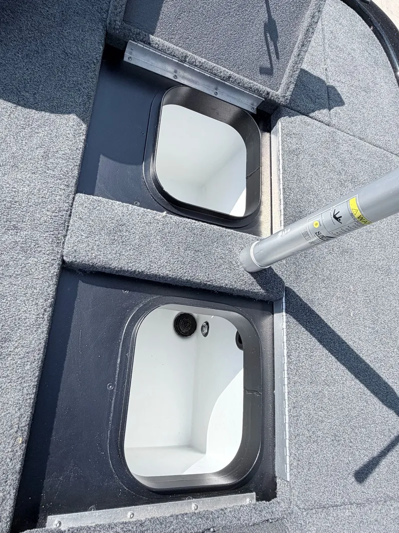 Slide: The Image of Skeeter ZX200 2022 boat hatch with storage compartments. - 29