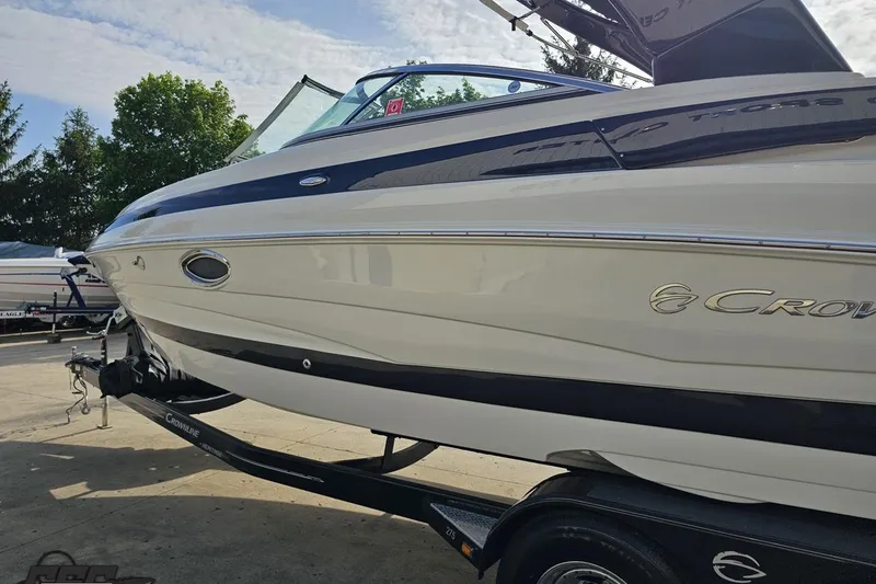 Slide: The Image of 2019 Crownline 275 SS boat on trailer, side view with sleek design. - 30
