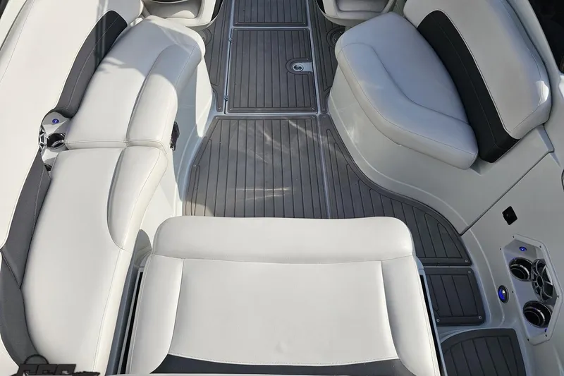 Slide: The Image of 2019 Crownline 275 SS boat interior with white seating and gray flooring. - 54