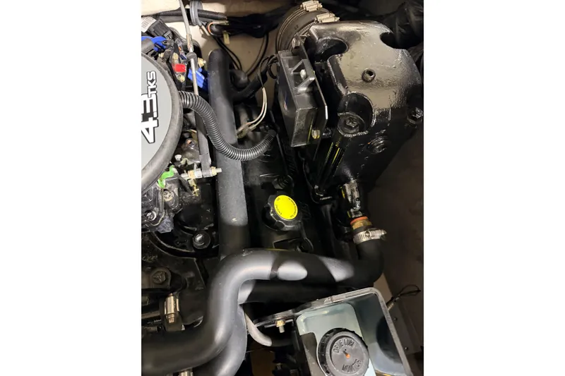 Slide: The Image of Engine compartment of a 2014 Starcraft 2000 IO Limited boat. - 30