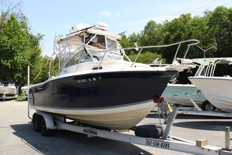 The Image of 2002 Sea Pro 235WA boat on trailer outdoors. - 1