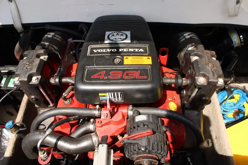 Slide: The Image of Volvo Penta 4.3GL engine in 2004 Stingray 180 LX boat. - 21