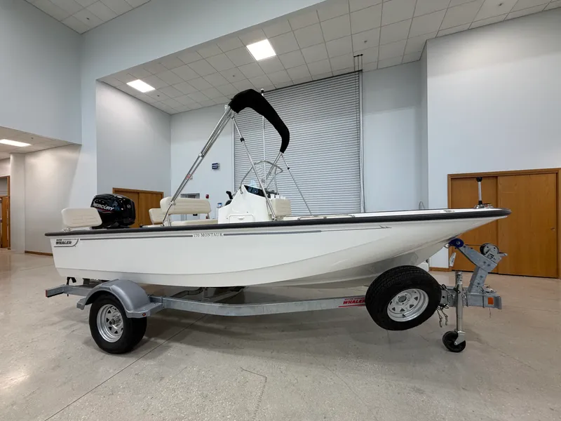 The Image of Boston Whaler 170 Montauk 2027 - 0