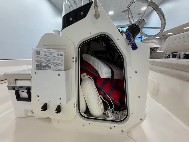 Slide: The Image of Boston Whaler 170 Montauk 2027 - 17
