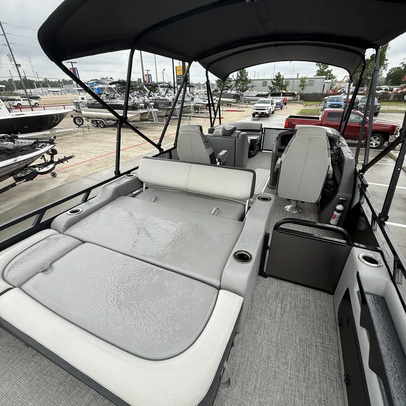 Slide: The Image of Avalon Catalina Versatile Rear Bench - 23' 2025 - 16