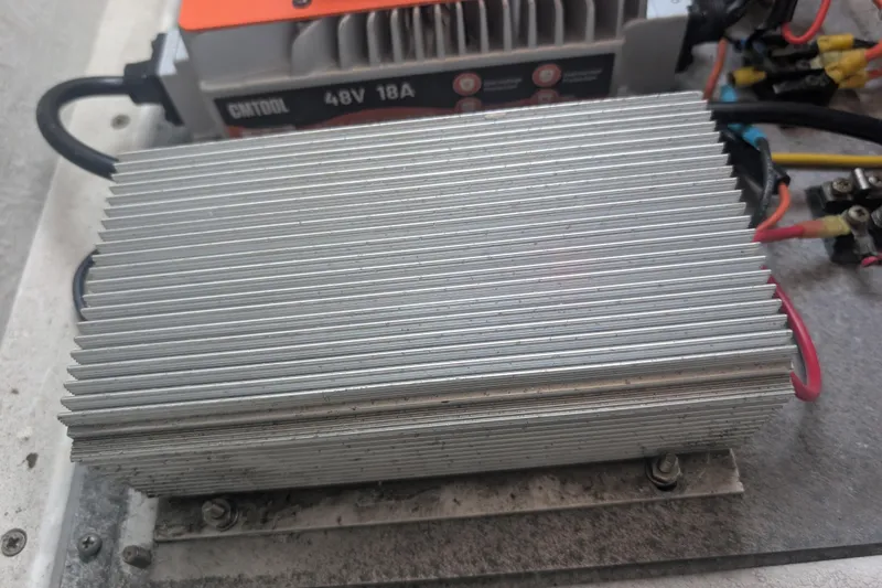 Slide: The Image of Electrical component in a 2007 Duffy Cuddy Cabin 22, featuring a 48V 18A charger. - 28