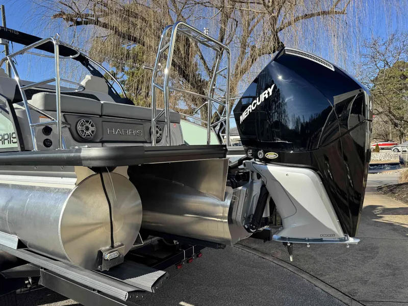 Slide: The Image of Harris Solstice 230 SLDH 2026 with Mercury outboard motor. - 36