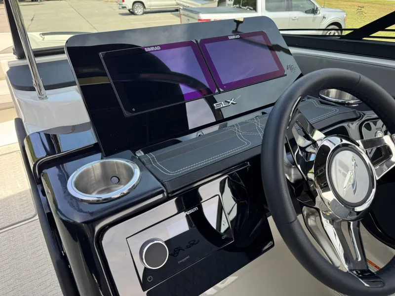 Slide: The Image of 2026 Sea Ray SXO260 cockpit with modern controls. - 18