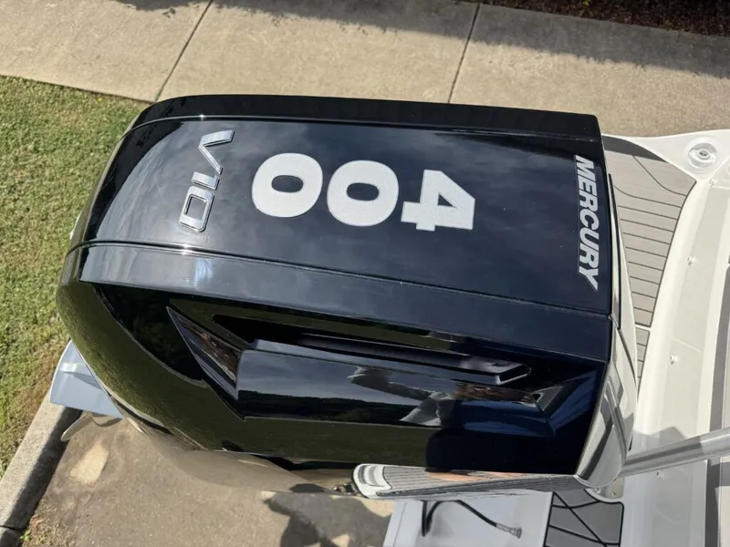 Slide: The Image of Mercury V10 outboard motor on Sea Ray SXO260, year 2026. - 5
