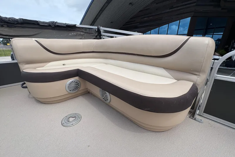 Slide: The Image of Luxurious seating on 2016 Sun Tracker Party Barge 20 DLX pontoon boat. - 14