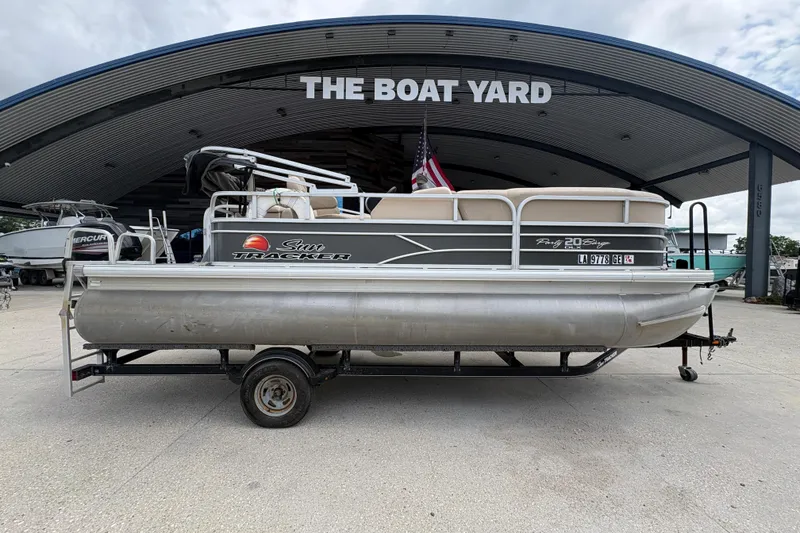 Slide: The Image of 2016 Sun Tracker Party Barge 20 DLX pontoon boat at The Boat Yard. - 3
