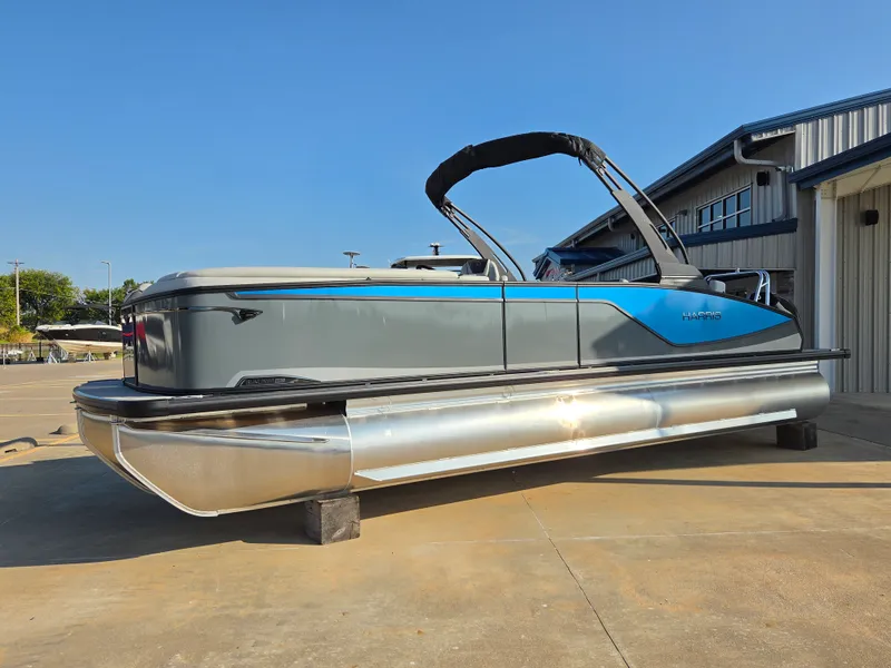 Slide: The Image of Harris Sunliner 250 2027 - 2