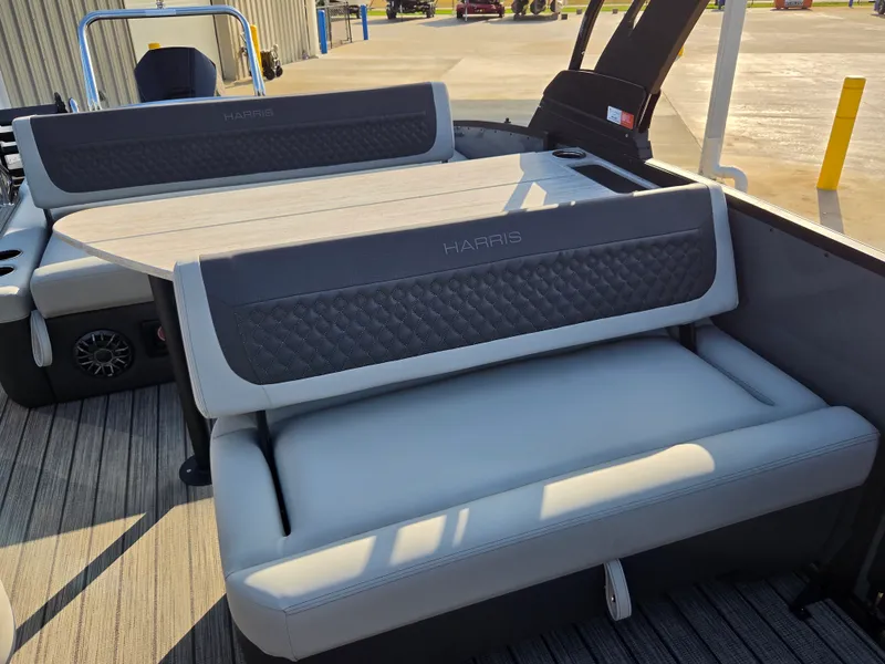 Slide: The Image of Harris Sunliner 250 2027 - 20