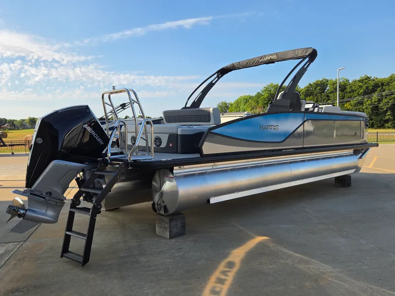 Slide: The Image of Harris Sunliner 250 2027 - 1