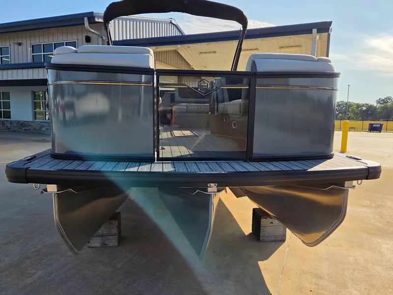 Slide: The Image of Harris Sunliner 250 2027 - 23