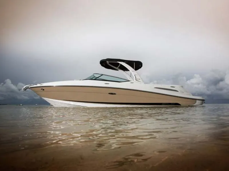 The Image of 2014 Sea Ray SLX 250 boat on calm water. - 0