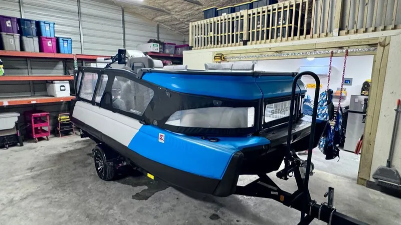 Slide: The Image of Sea-Doo Switch 2022 - 10