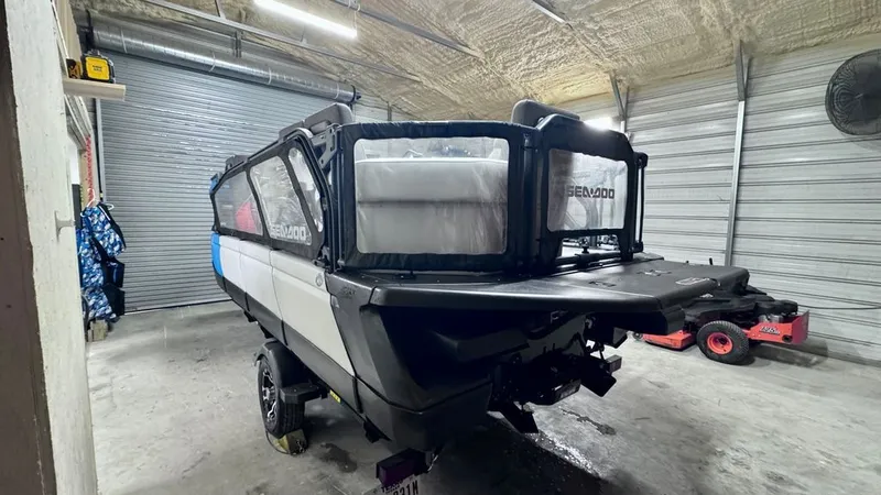 Slide: The Image of Sea-Doo Switch 2022 - 14