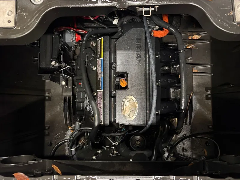 Slide: The Image of Sea-Doo Switch 2022 - 15