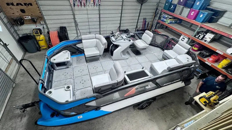 Slide: The Image of Sea-Doo Switch 2022 - 4