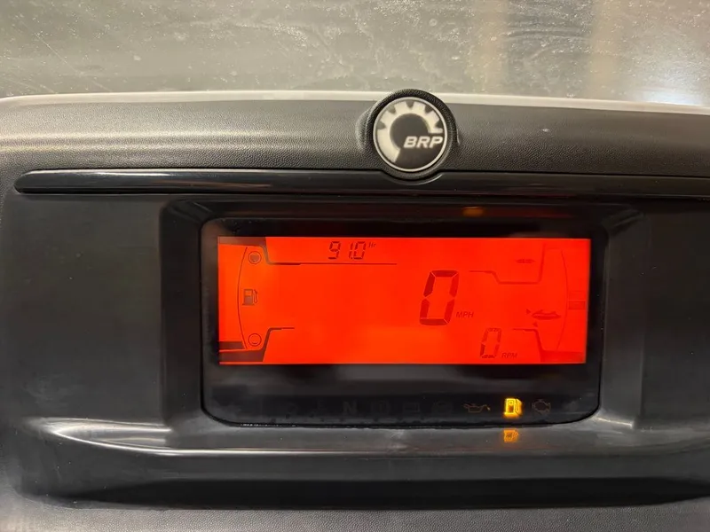 Slide: The Image of Sea-Doo Switch 2022 - 7