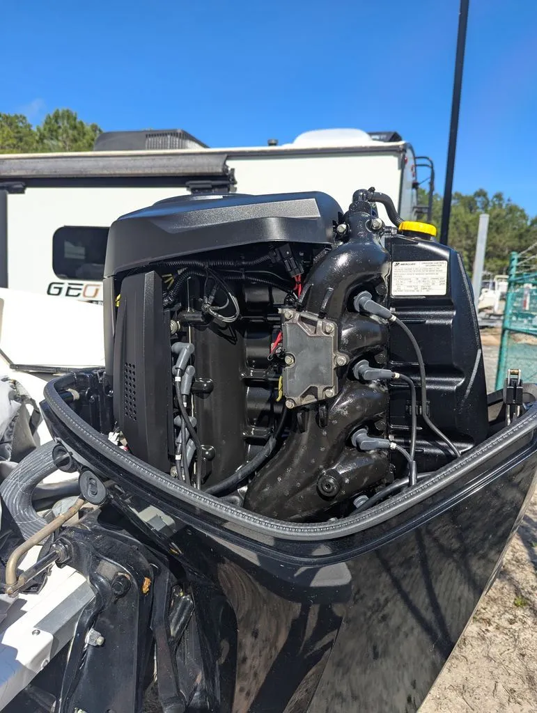 Slide: The Image of Bayliner Element F18 2017 - 25