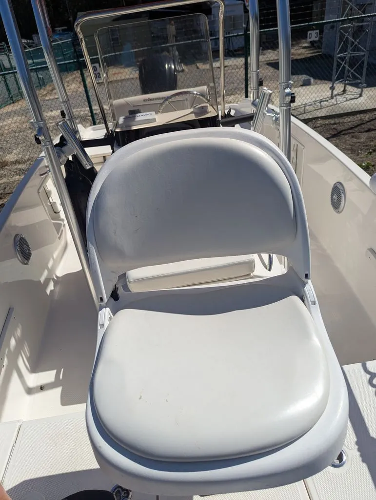 Slide: The Image of Bayliner Element F18 2017 - 9