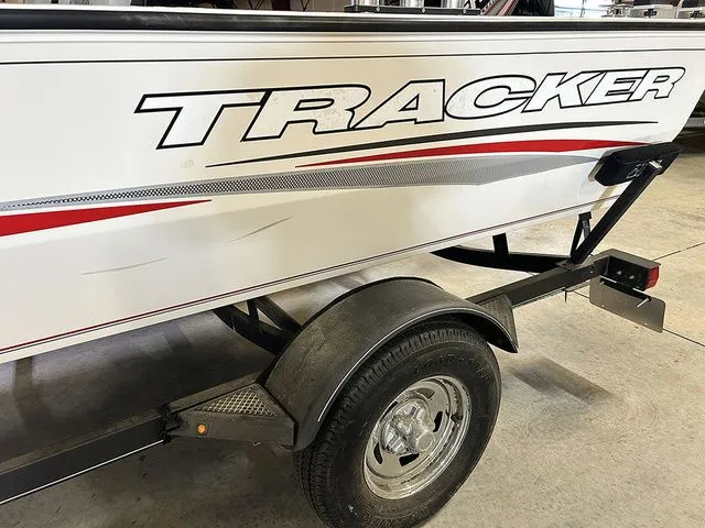 Slide: The Image of Tracker Pro Guide V-16 WT 2019 - 13