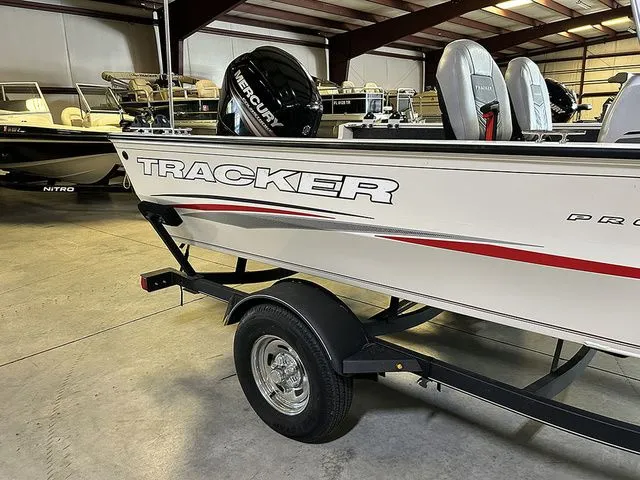 Slide: The Image of Tracker Pro Guide V-16 WT 2019 - 5