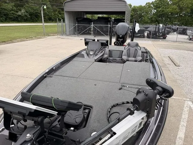 Slide: The Image of Skeeter FXR21 Limited 2021 - 13