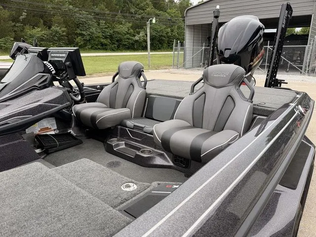 Slide: The Image of Skeeter FXR21 Limited 2021 - 14