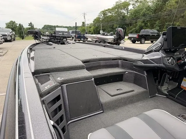 Slide: The Image of Skeeter FXR21 Limited 2021 - 16