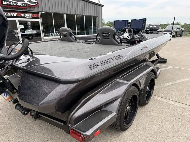 Slide: The Image of Skeeter FXR21 Limited 2021 - 3