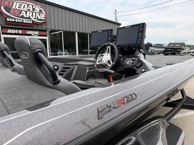 Slide: The Image of Skeeter FXR21 Limited 2021 - 5